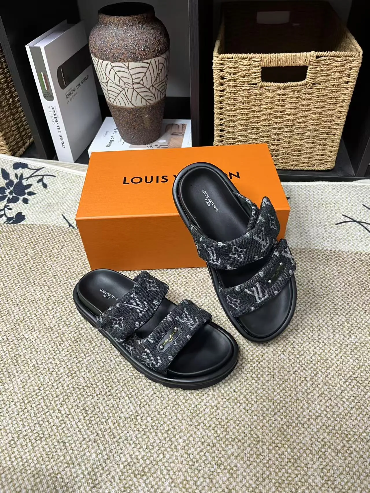 P340 yuan LV Louis Vuitton Full of high-end feel! A popular model among bloggers at home and abroad, it’s retro and fashionable, and looks stunning on your feet! Mainly recommended model on the official website★ ━━━━━ ЅᏇєєt ━━━━━ ▪️Upper: original calfskin ➕5D printing process ▪️Inner: imported mixed sheepskin ▪️Outsole: original molded foam outsole ▪️Size: Female 35-40 Men's 39-44 (women's 41 men's 45)